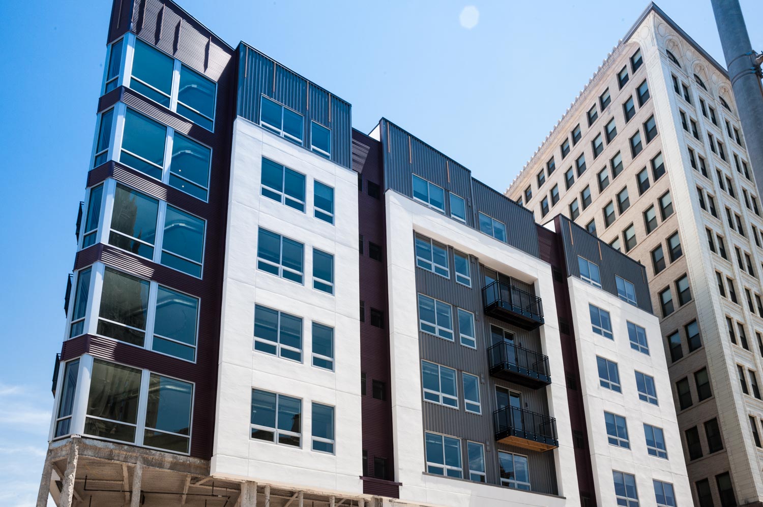 Side view photograph Walnut Capital apartments